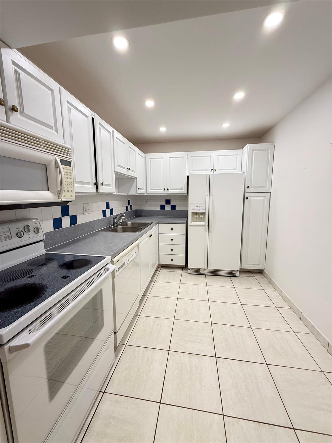 CONCORD VILLAGE CONDOMINI - Residential Lease