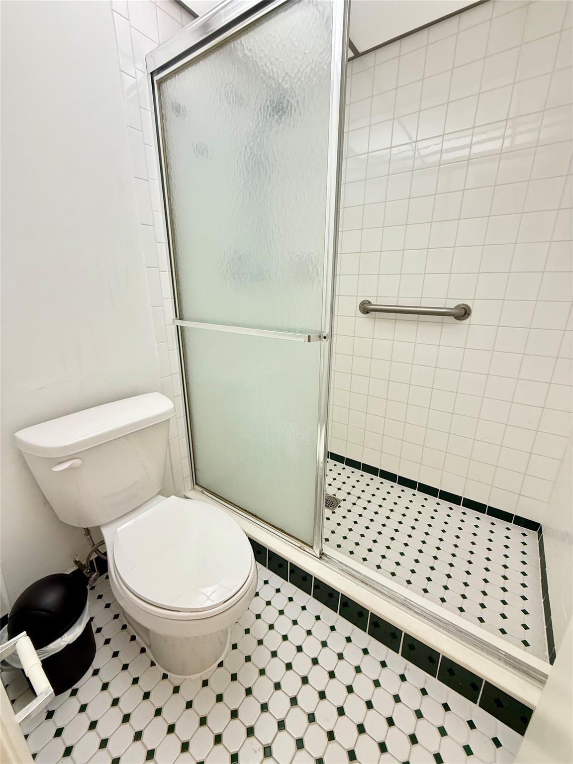 CONCORD VILLAGE CONDOMINI - Residential Lease