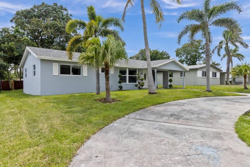 Photo of 426 SW 8th Avenue, Boynton Beach, FL 33435 (MLS # R11136549)