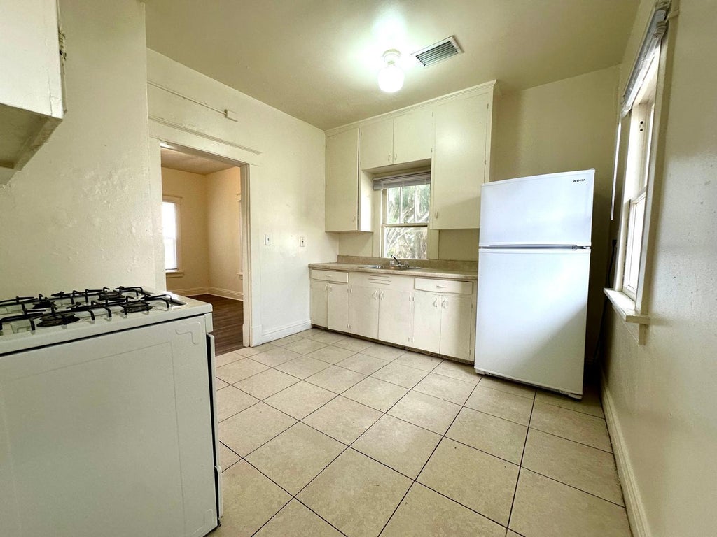 Photo of 523 Valley Forge Road, West Palm Beach, FL 33405 (MLS # B26036595)