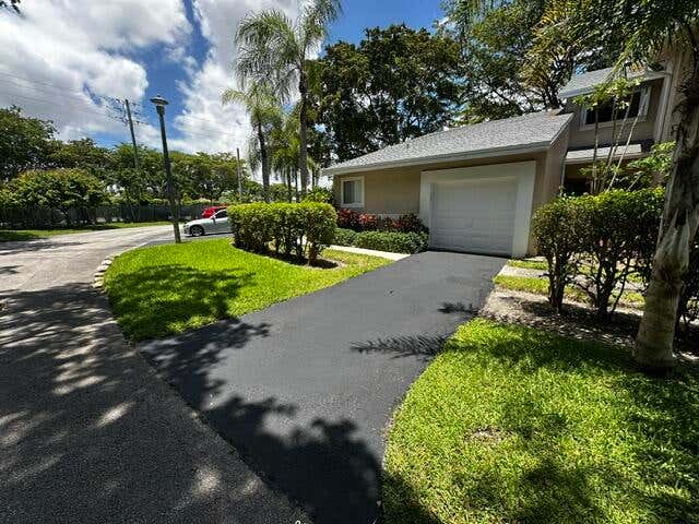 Photo of 2173 Discovery Circle W, Deerfield Beach, FL 33442 (MLS # B26038853)
