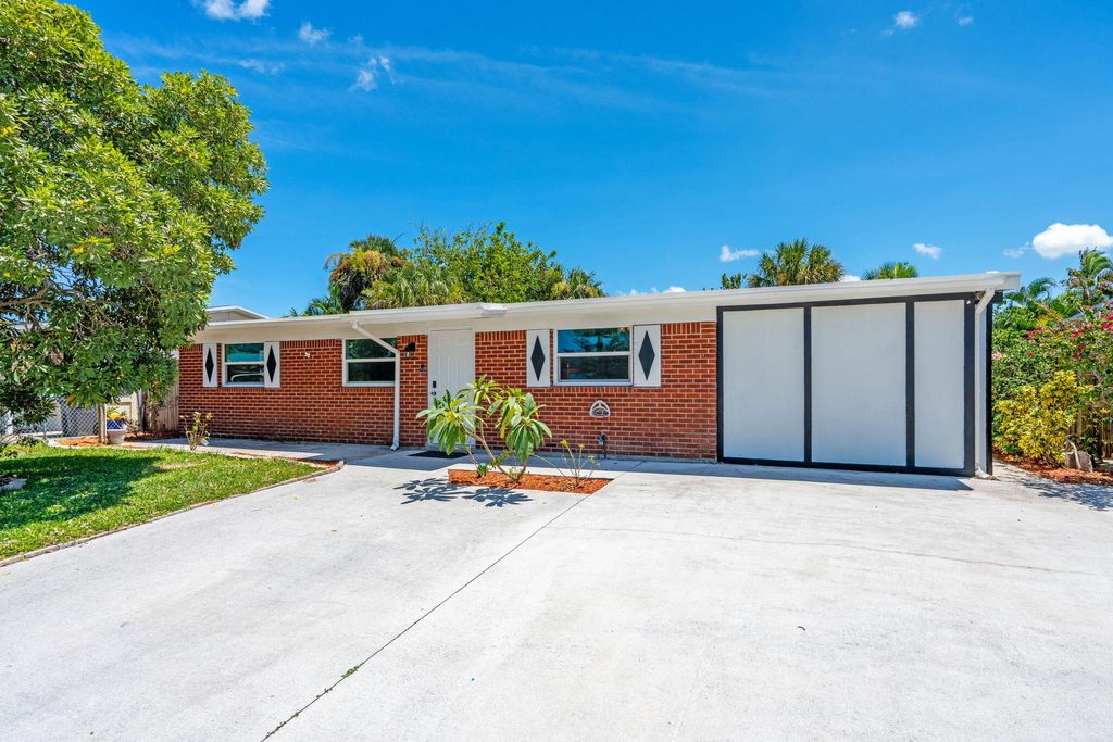 Photo of 3852 Catalina Road, Palm Beach Gardens, FL 33410 (MLS # R11117338)