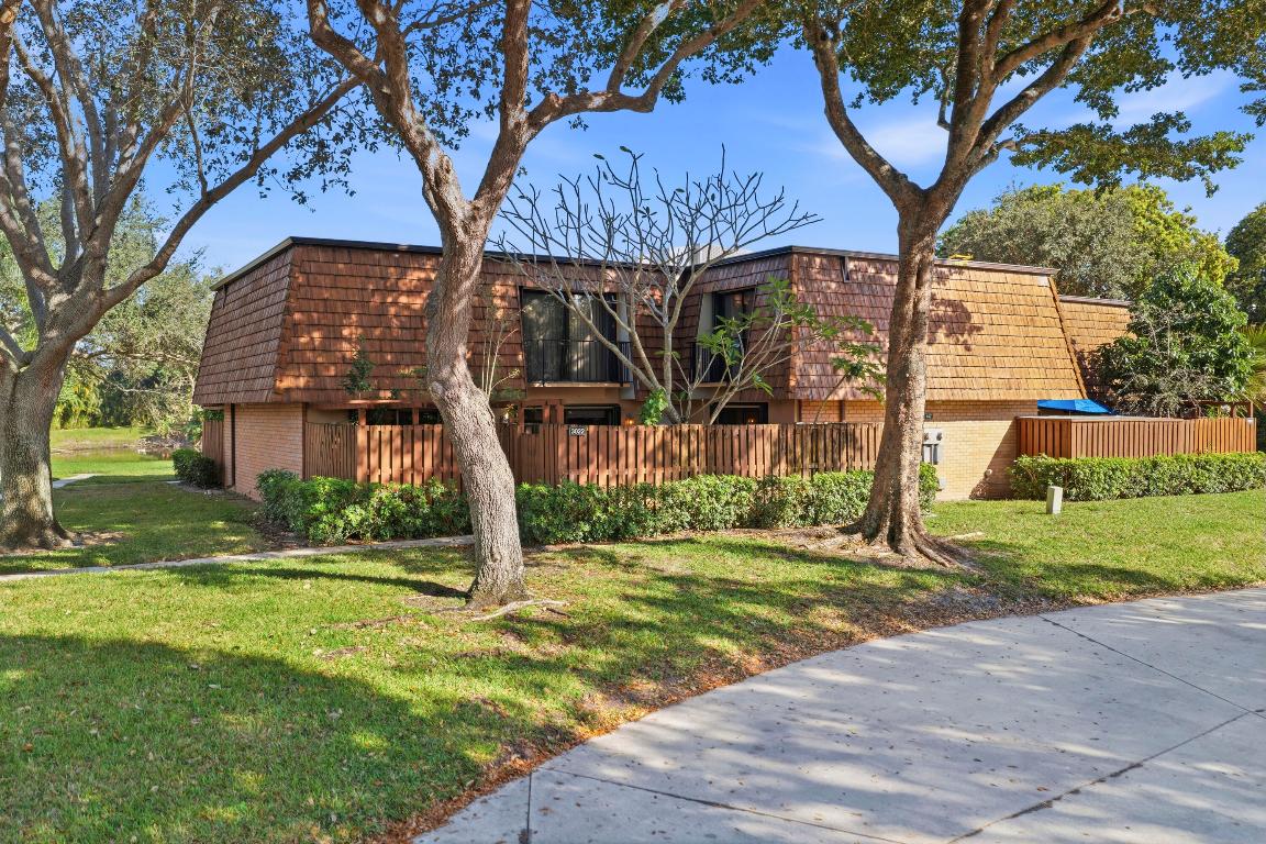 SHERWOOD LAKES - Residential