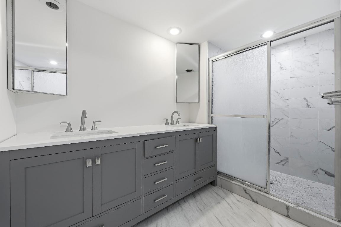 SHERWOOD LAKES - Residential