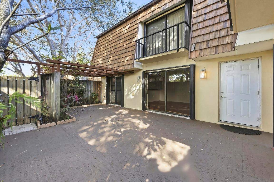 SHERWOOD LAKES - Residential