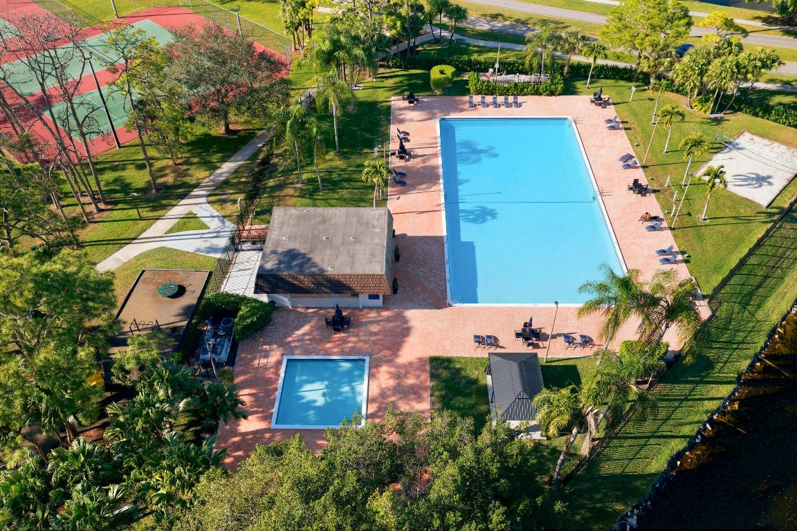 SHERWOOD LAKES - Residential