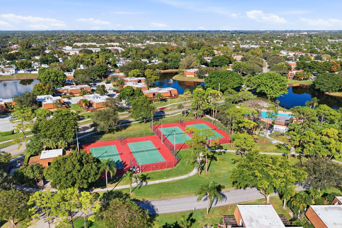 SHERWOOD LAKES - Residential