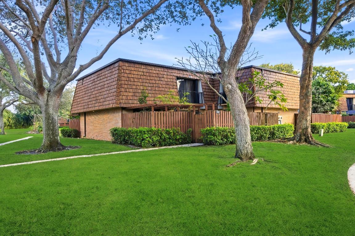 SHERWOOD LAKES - Residential