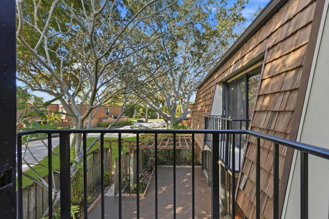 SHERWOOD LAKES - Residential