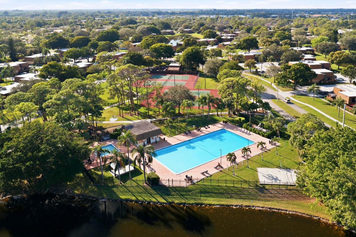 SHERWOOD LAKES - Residential