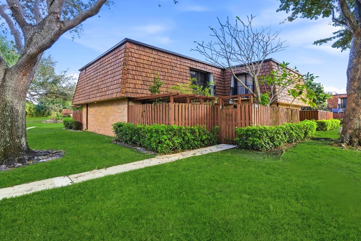 SHERWOOD LAKES - Residential