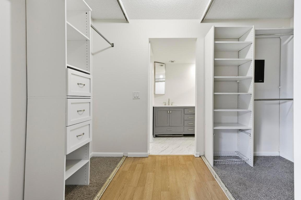 SHERWOOD LAKES - Residential