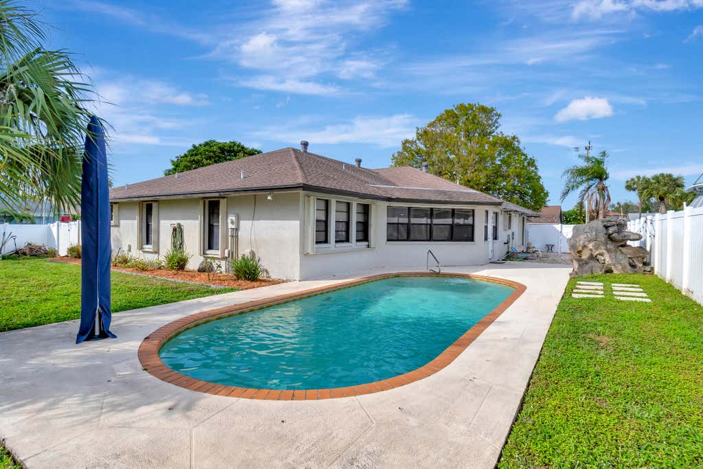 Photo of 4034 Palo Verde Drive, Boynton Beach, FL 33436 (MLS # R10953504)