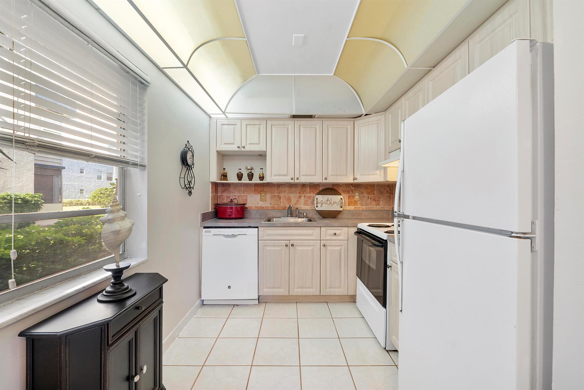 KINGS POINT FLANDERS COND - Residential