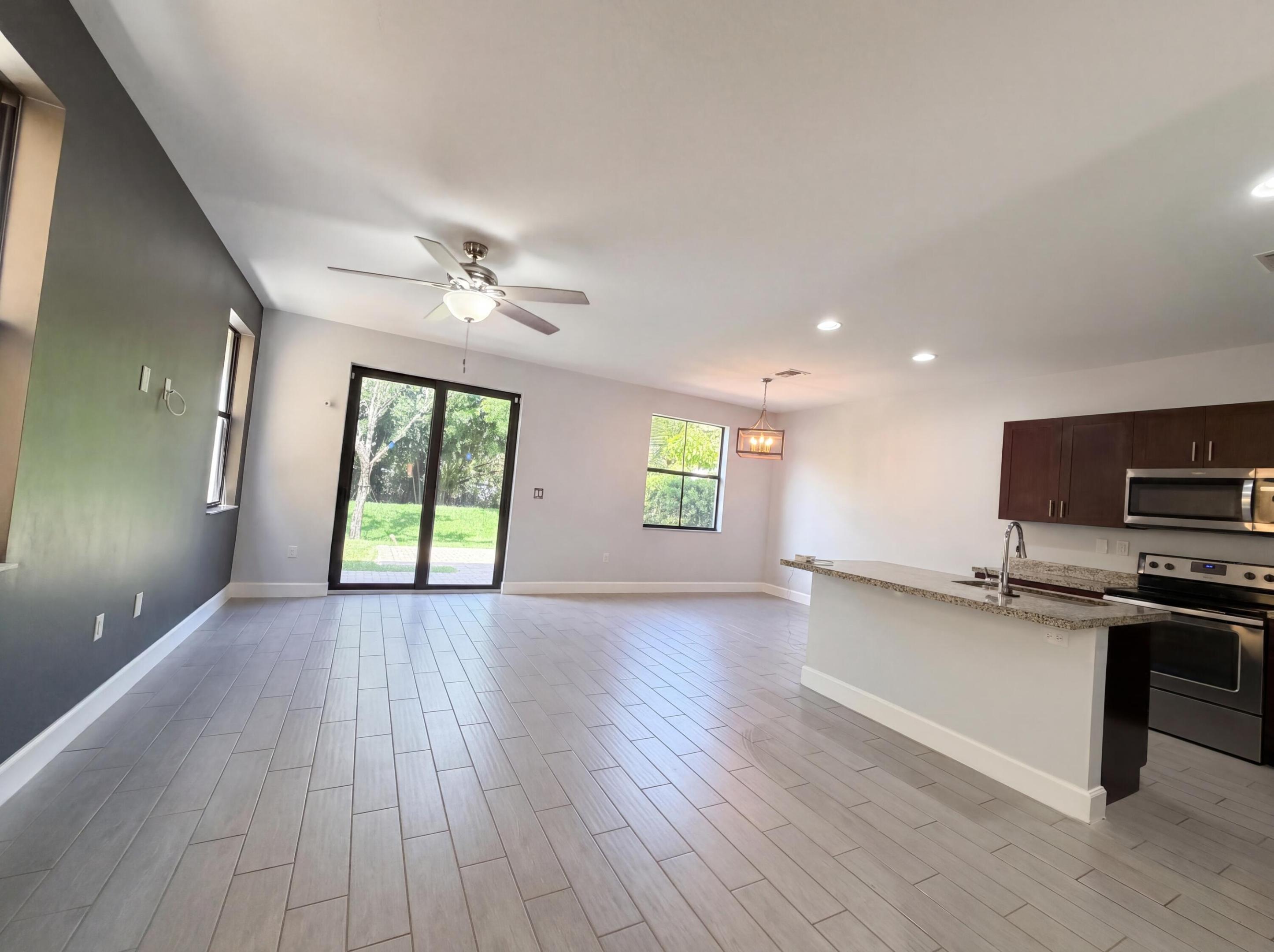 CENTRAL PARC SOUTH 182-173 B - Residential