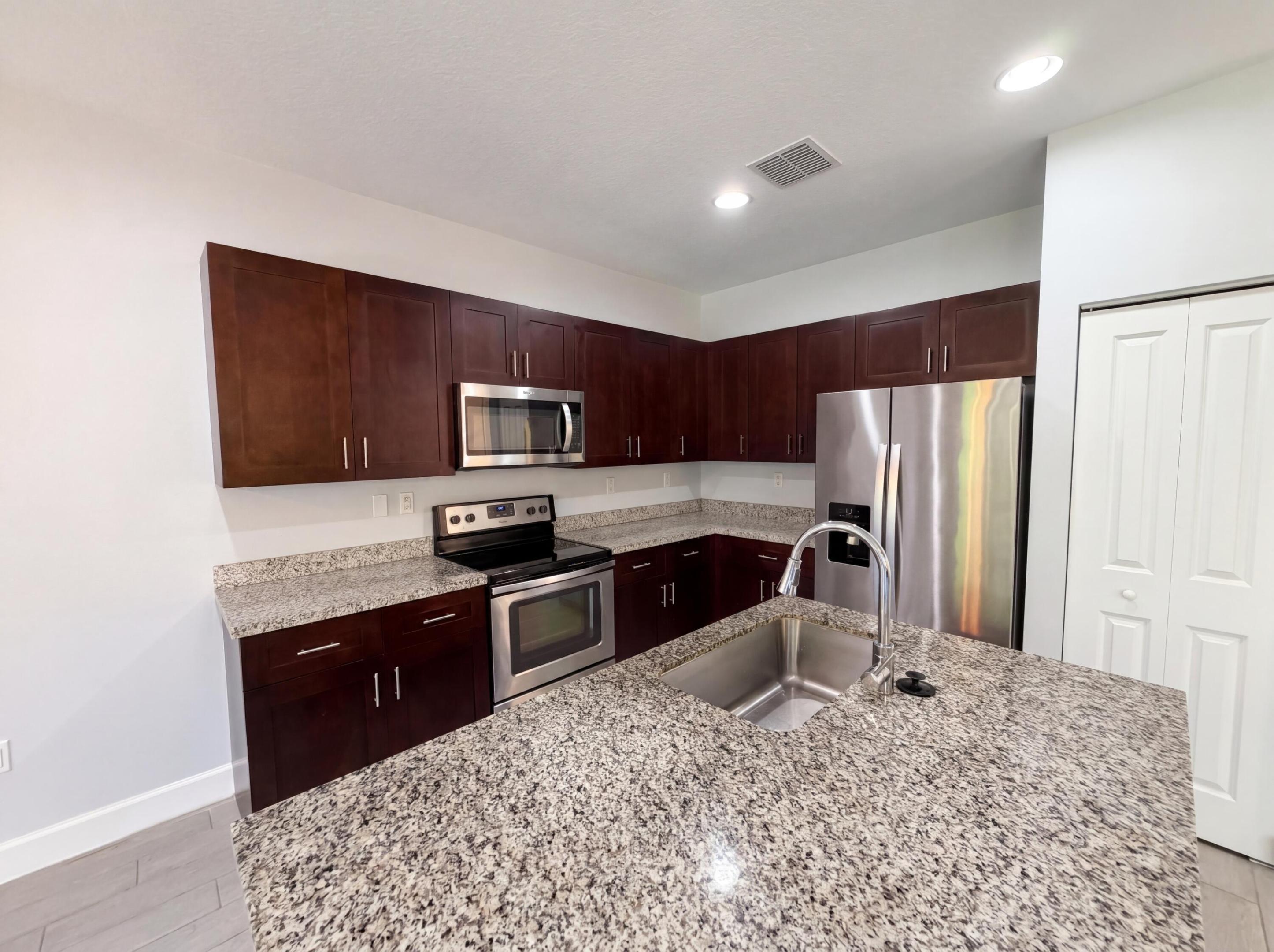 CENTRAL PARC SOUTH 182-173 B - Residential