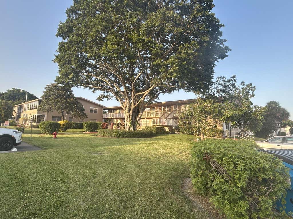 Photo of 126 BEDFORD E, West Palm Beach, FL 33417 (MLS # B26066196)