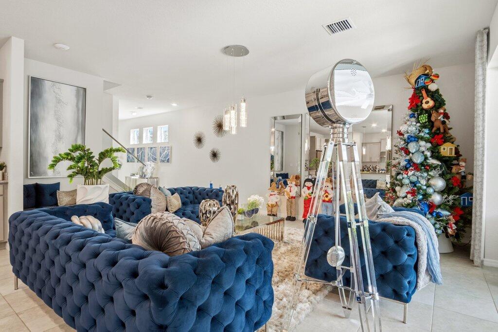 HILLCREST COUNTRY CLUB SO - Residential