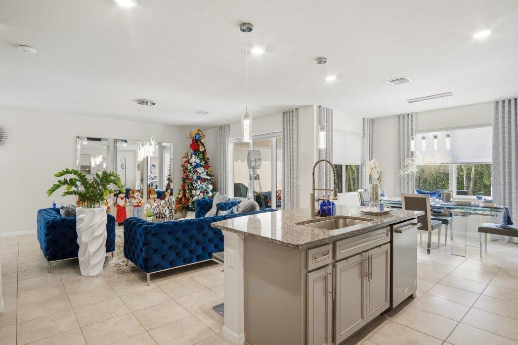 HILLCREST COUNTRY CLUB SO - Residential