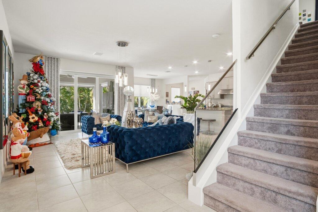 HILLCREST COUNTRY CLUB SO - Residential