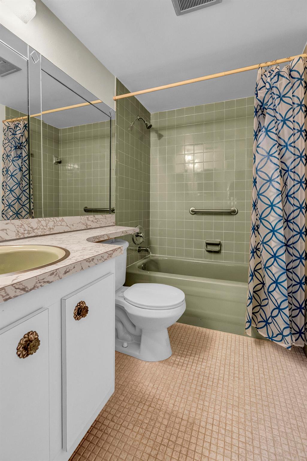 ORIOLE GARDENS TWO 52 CON - Residential