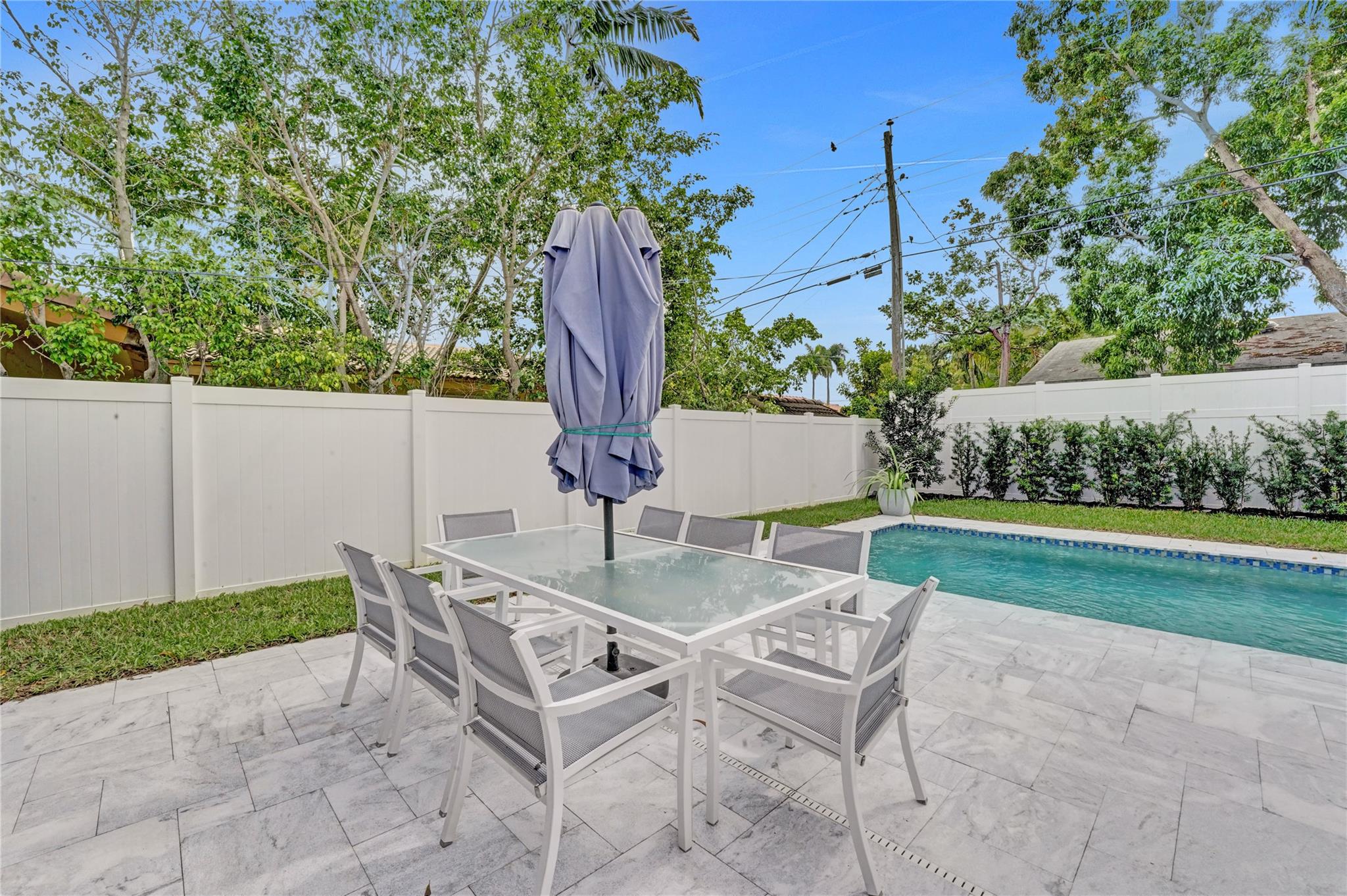 1280 NE 40th St