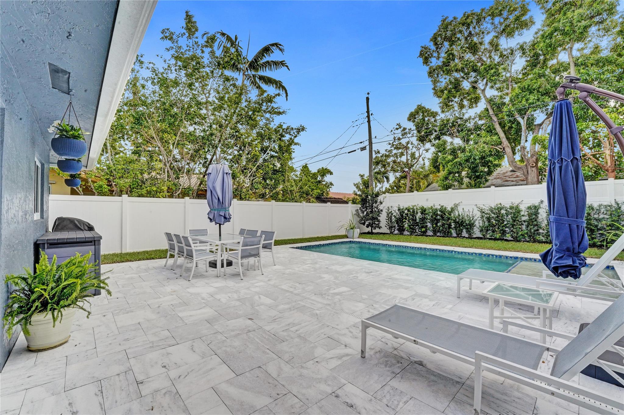 1280 NE 40th St