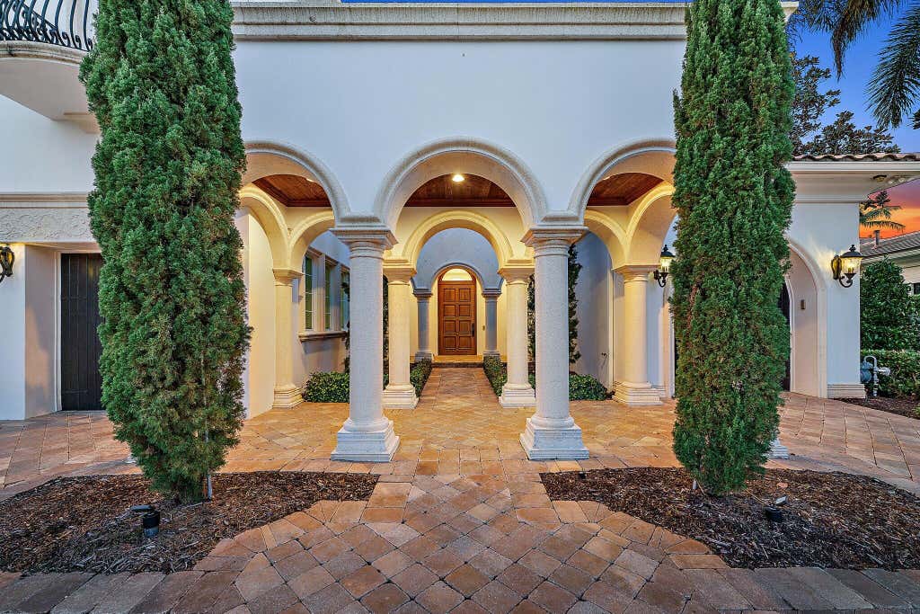Photo of 11123 Green Bayberry Drive, Palm Beach Gardens, FL 33418 (MLS # R11049736)