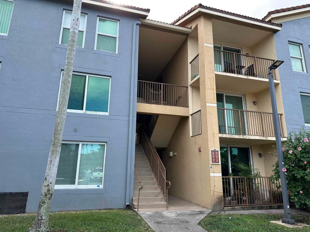 Photo of 311 Villa Circle #311, Boynton Beach, FL 33435 (MLS # R10946110)