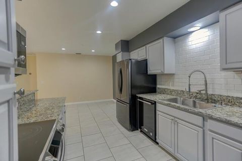Featured picture for the property R10909126