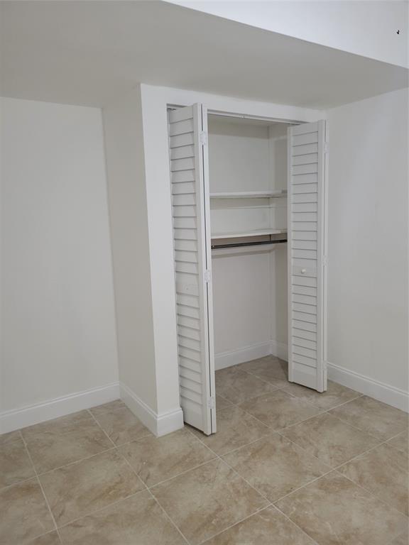 KNOLLS 2 SEC - Residential Lease