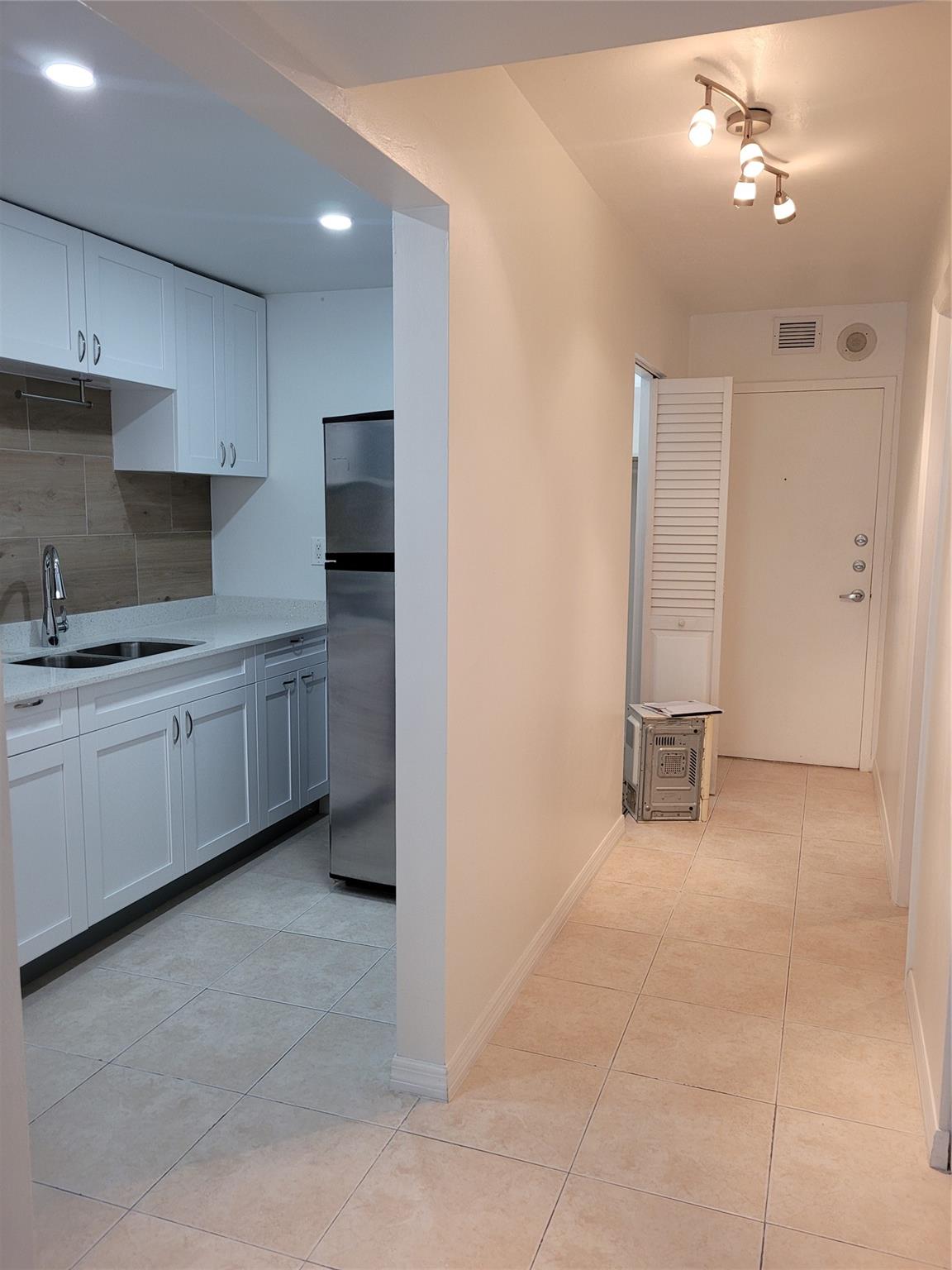 THREE HORIZONS NORTH COND - Residential Lease