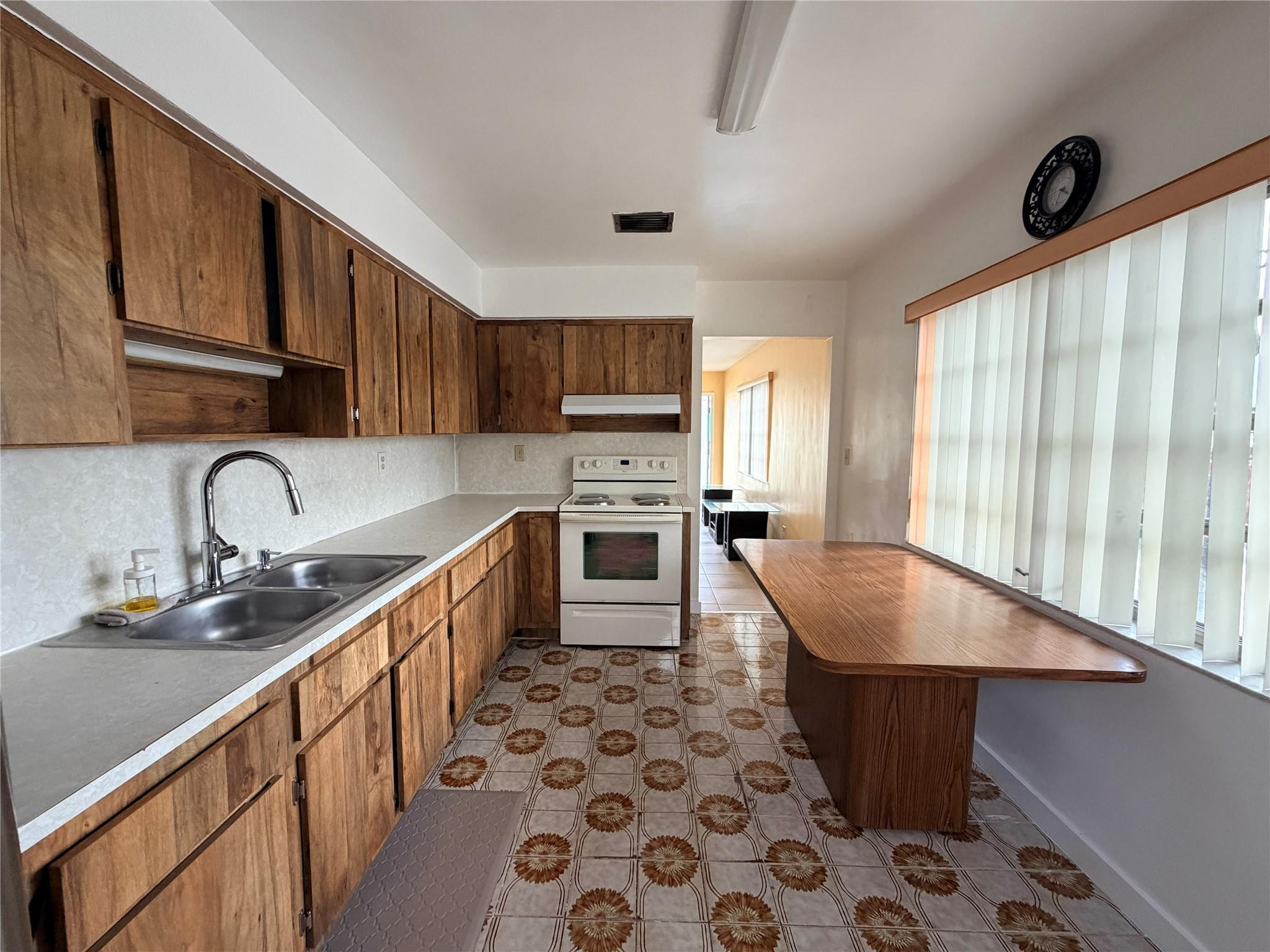 North Hollywood 4-1 B - Residential Lease