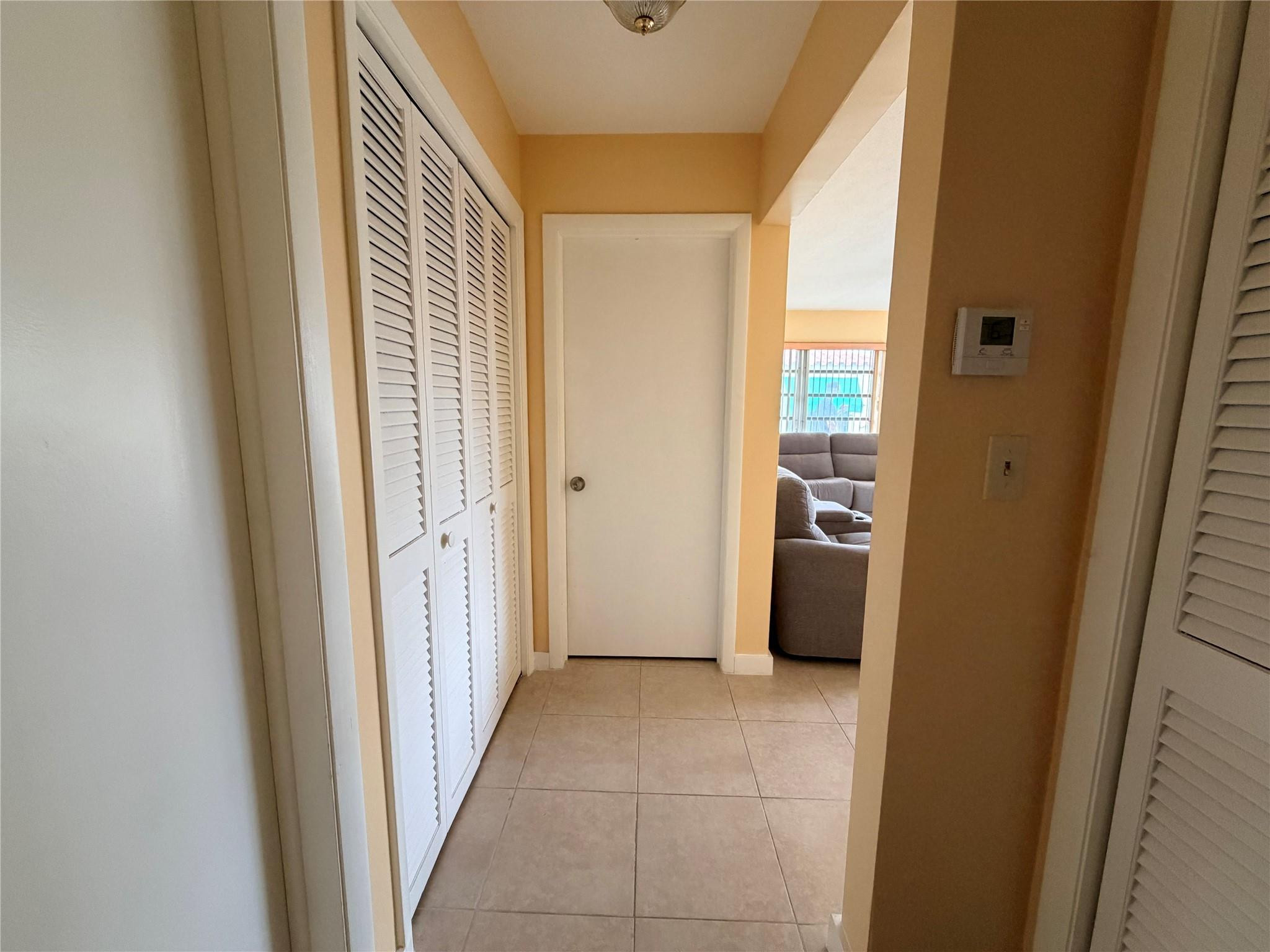 North Hollywood 4-1 B - Residential Lease