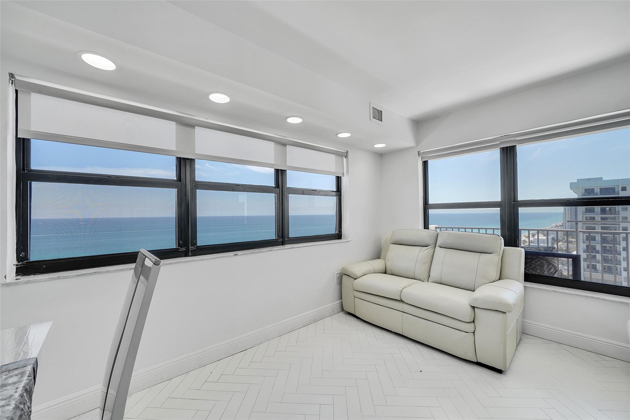 THE SUMMIT CONDO - Residential Lease