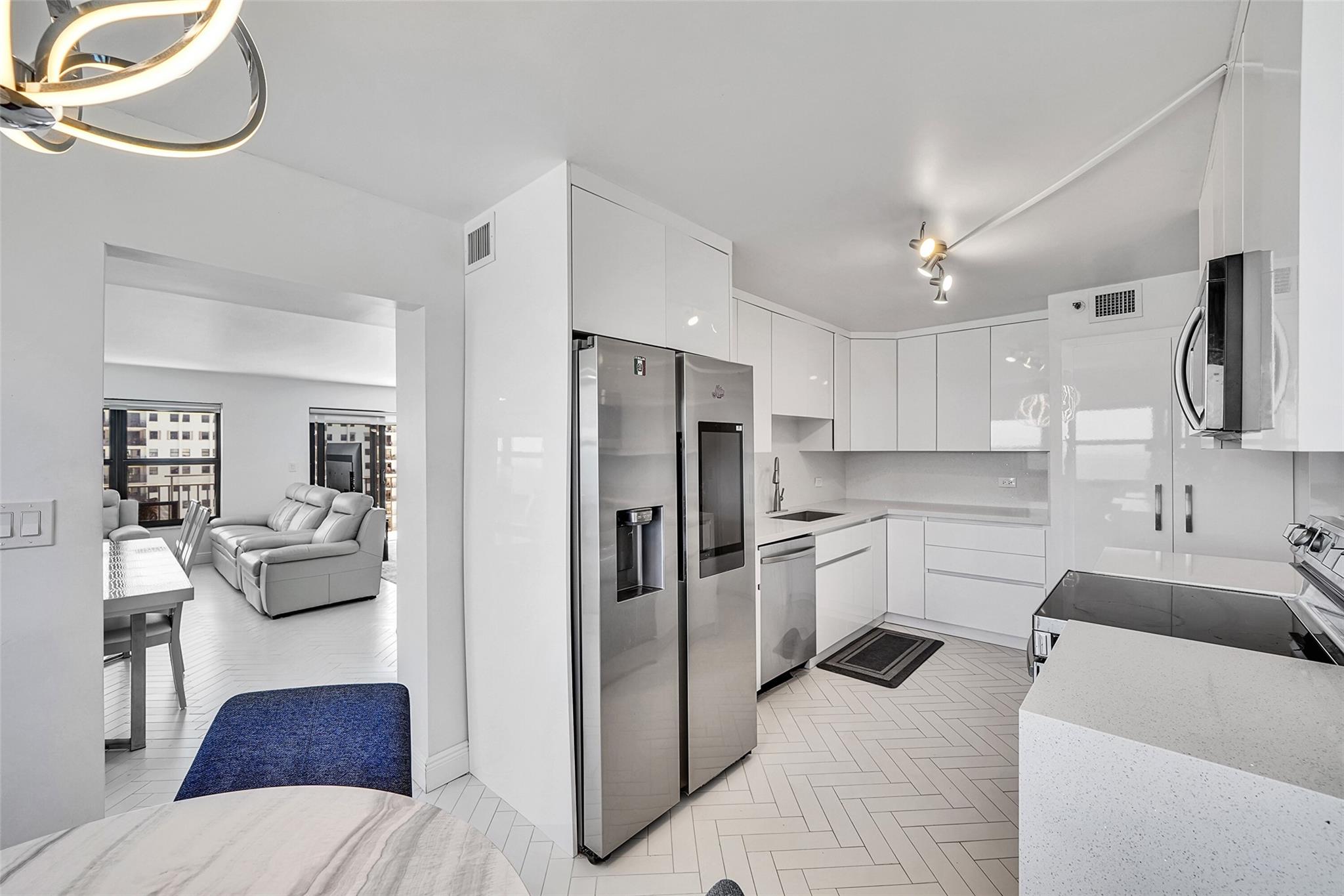 THE SUMMIT CONDO - Residential Lease