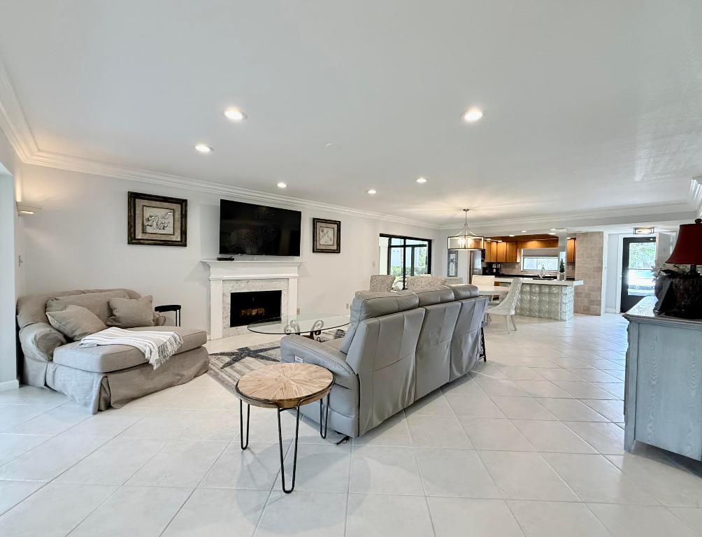 JUPITER DUNES CONDO - Residential