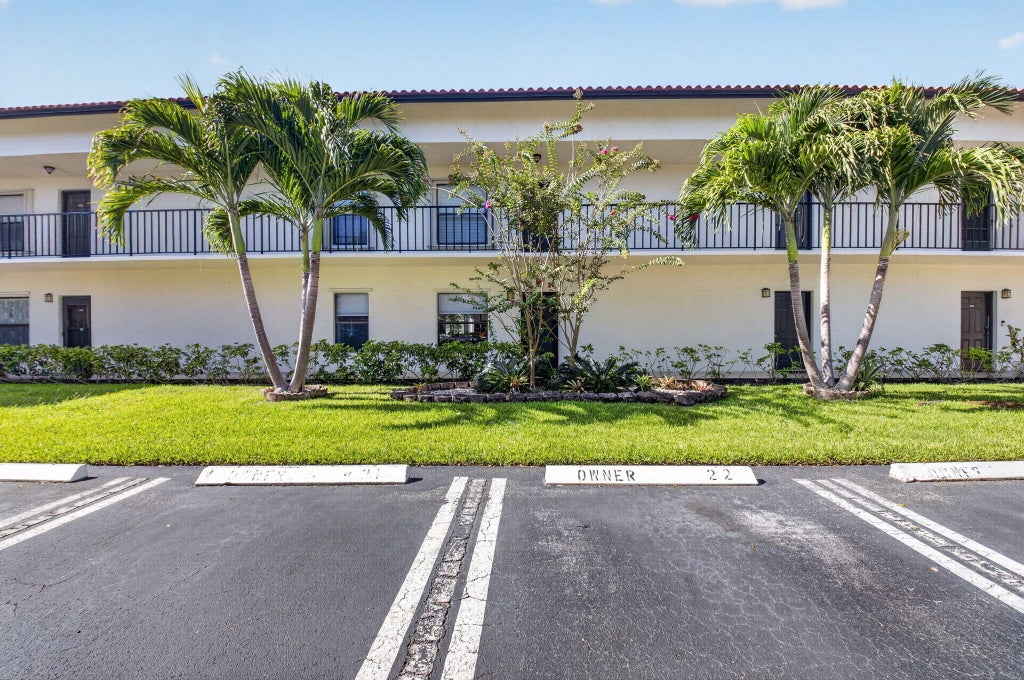 Photo of 3 VÃ­a De Casas Sur #103, Boynton Beach, FL 33426 (MLS # B26081351)