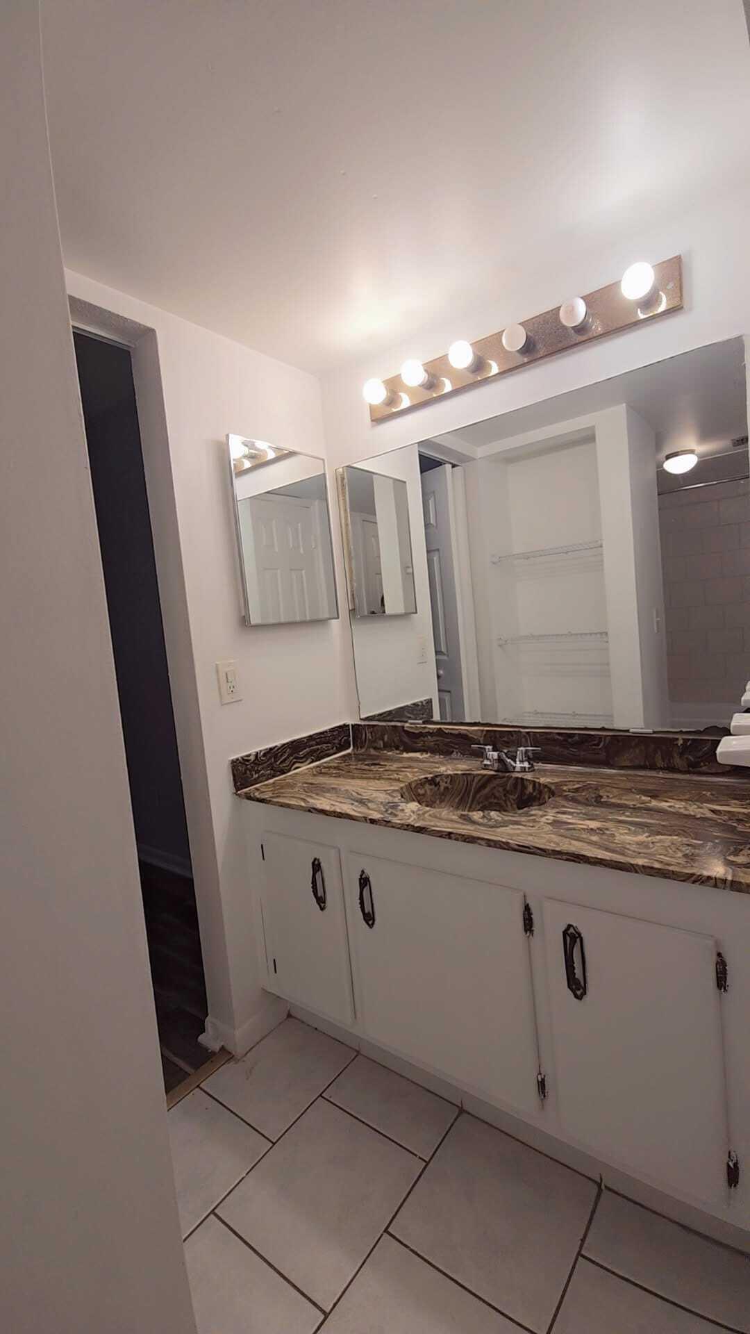 OAKS CONDO - Residential Lease