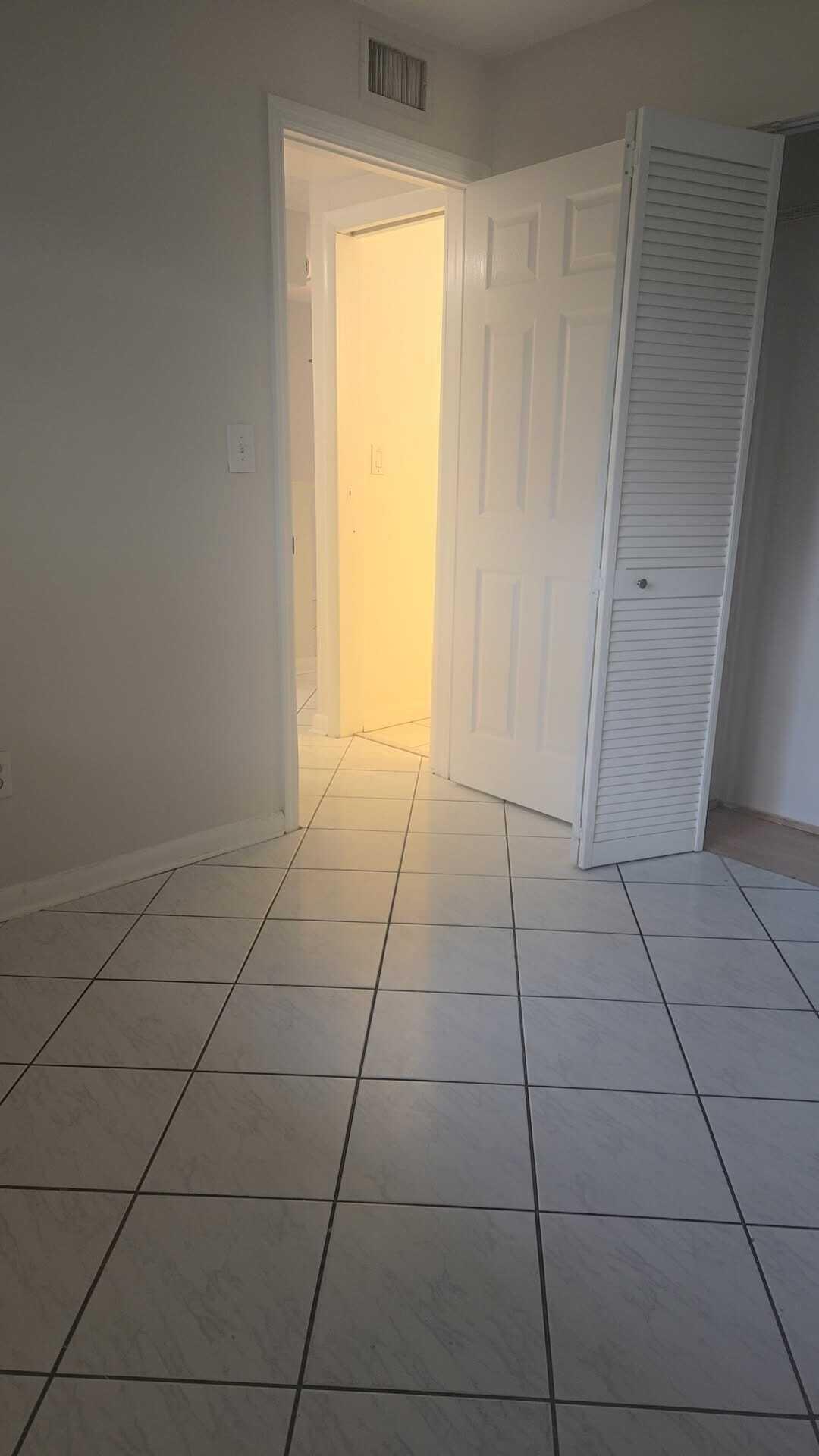 OAKS CONDO - Residential Lease