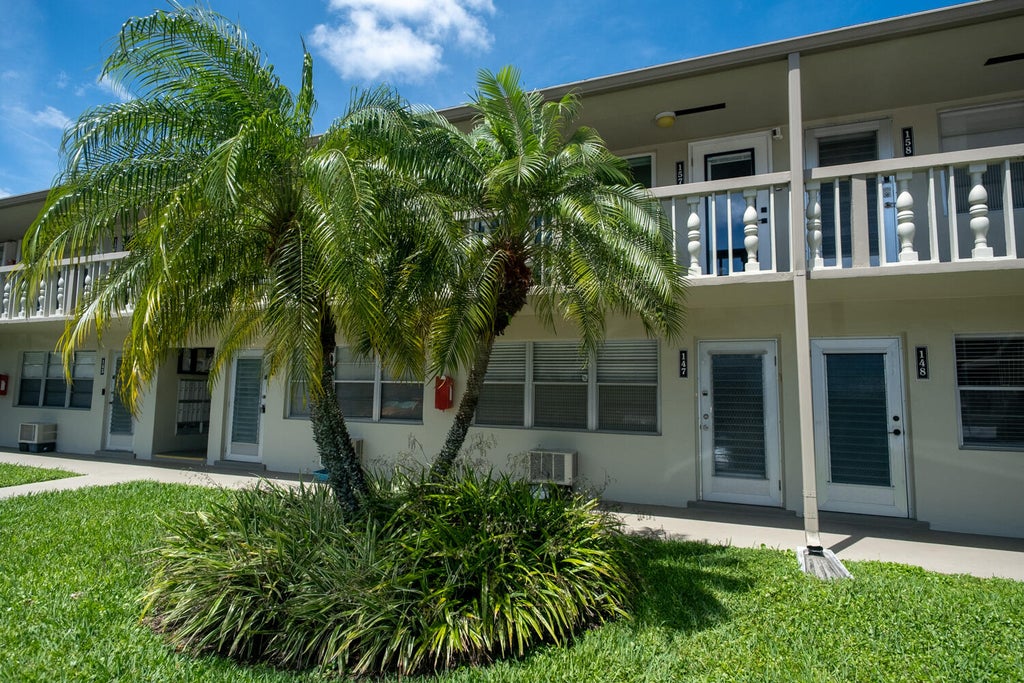 Photo of 147 SUSSEX H, West Palm Beach, FL 33417 (MLS # B26067176)