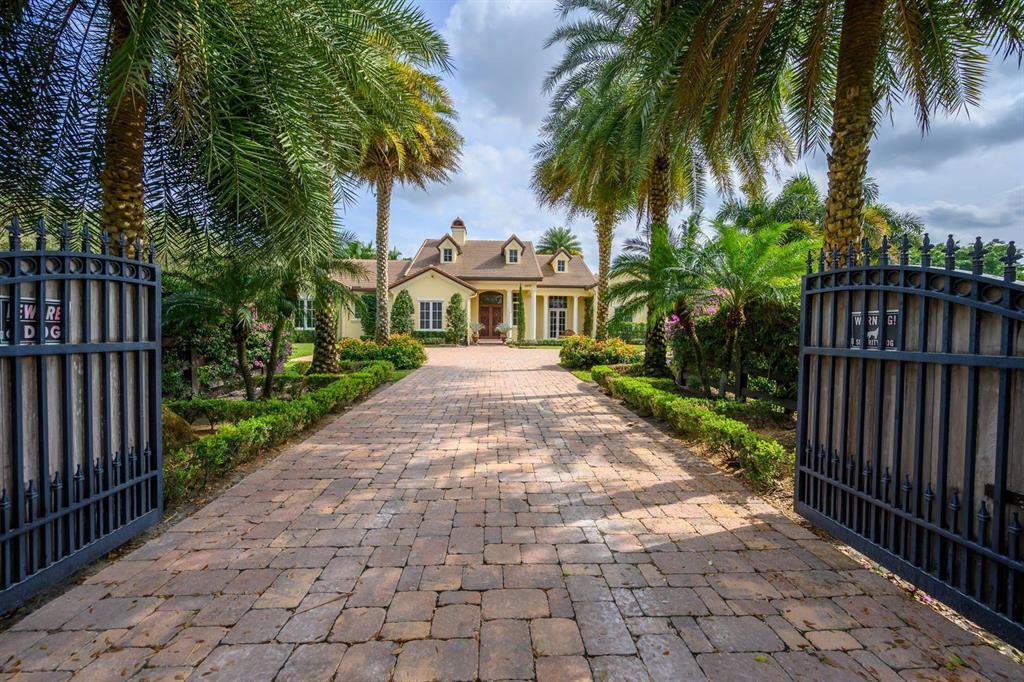 SADDLE TRAIL PARK OF WELLINGTON - Residential