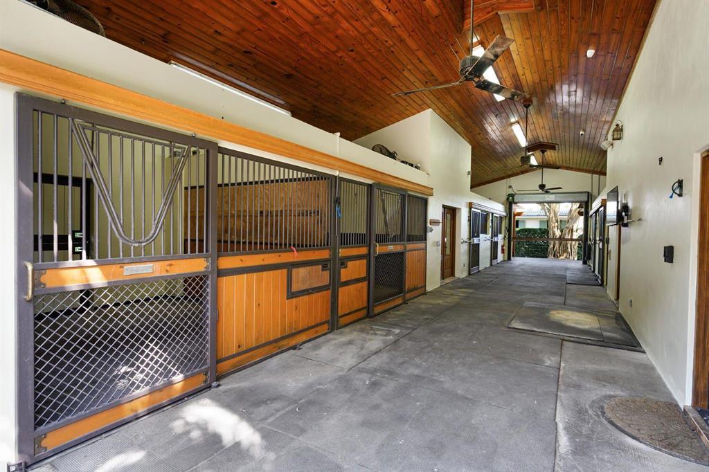 SADDLE TRAIL PARK OF WELLINGTON - Residential