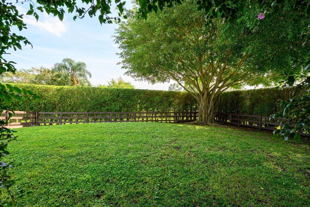 SADDLE TRAIL PARK OF WELLINGTON - Residential