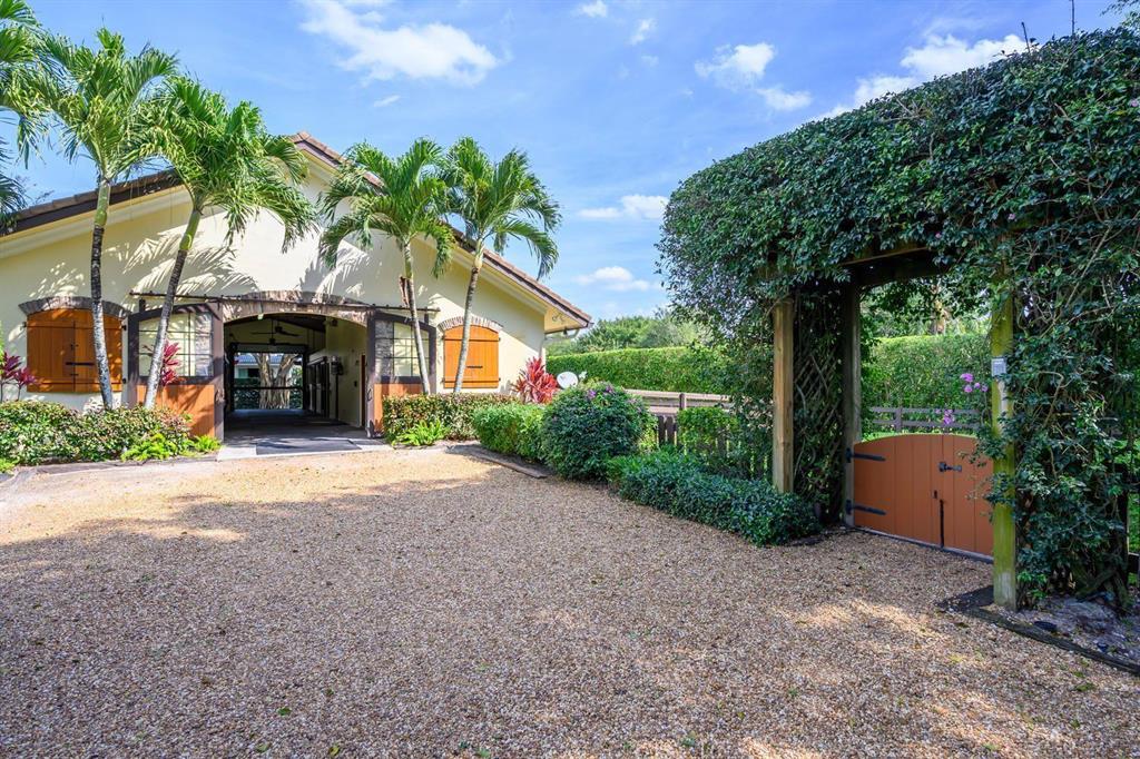 SADDLE TRAIL PARK OF WELLINGTON - Residential