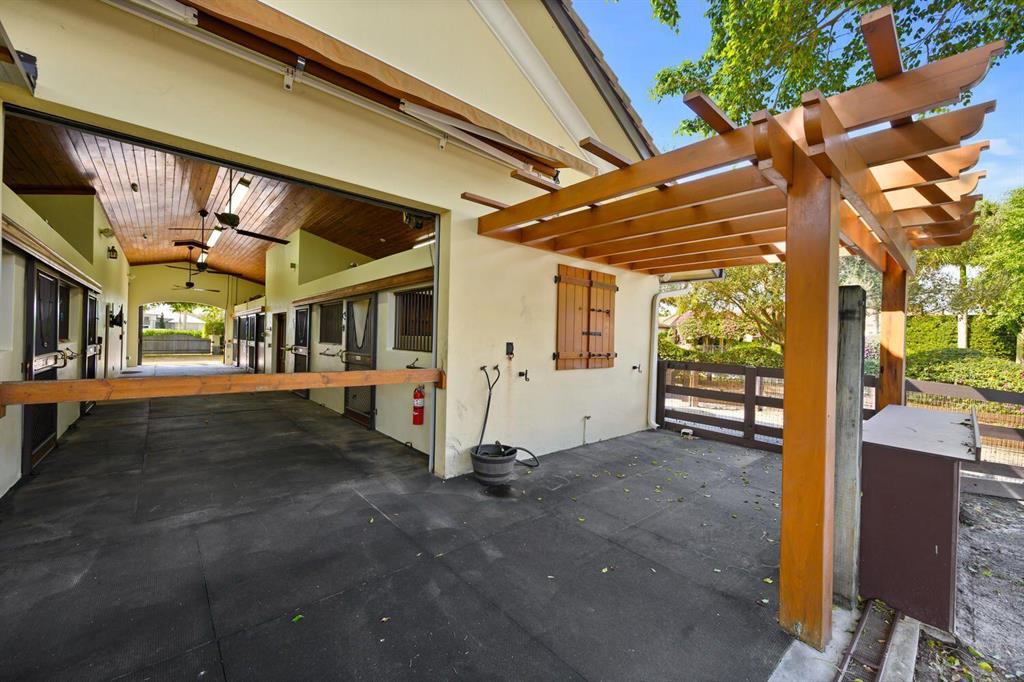 SADDLE TRAIL PARK OF WELLINGTON - Residential