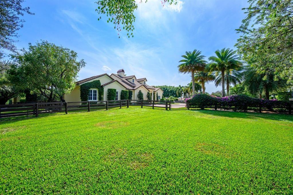 SADDLE TRAIL PARK OF WELLINGTON - Residential