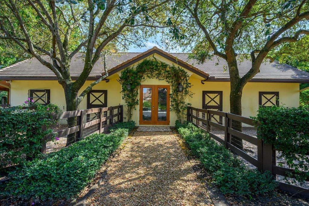 SADDLE TRAIL PARK OF WELLINGTON - Residential