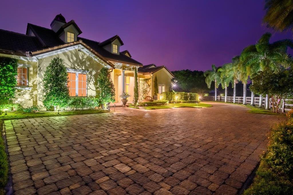 SADDLE TRAIL PARK OF WELLINGTON - Residential