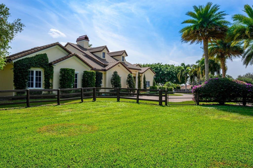 SADDLE TRAIL PARK OF WELLINGTON - Residential